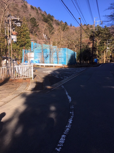 山の中の温泉街と言う感じです。